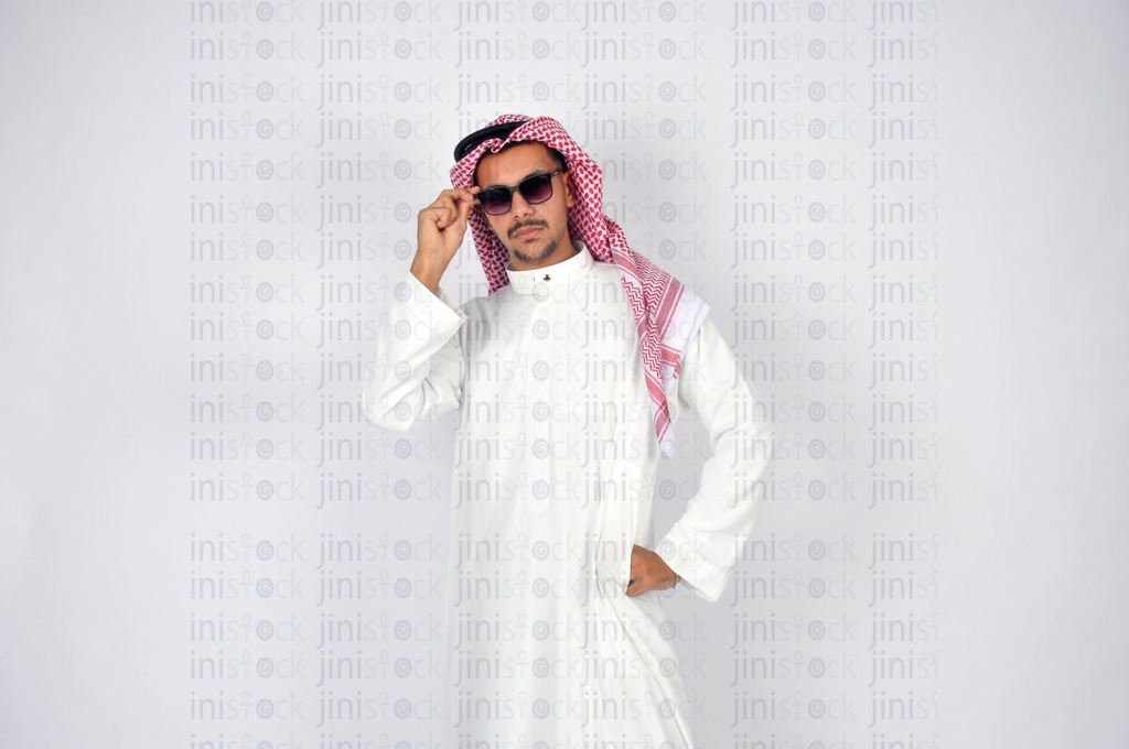 A Saudi or Emirati man with a sunglasses and wearing Khaliji clothes