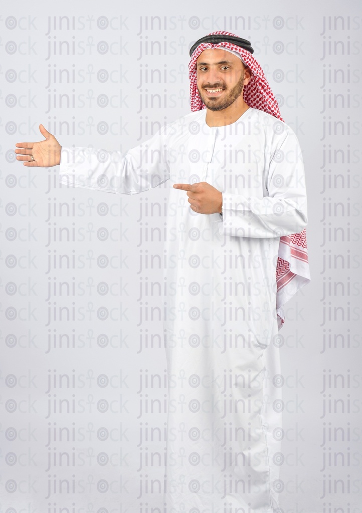 Saudi or Emirati man welcoming and pointing at