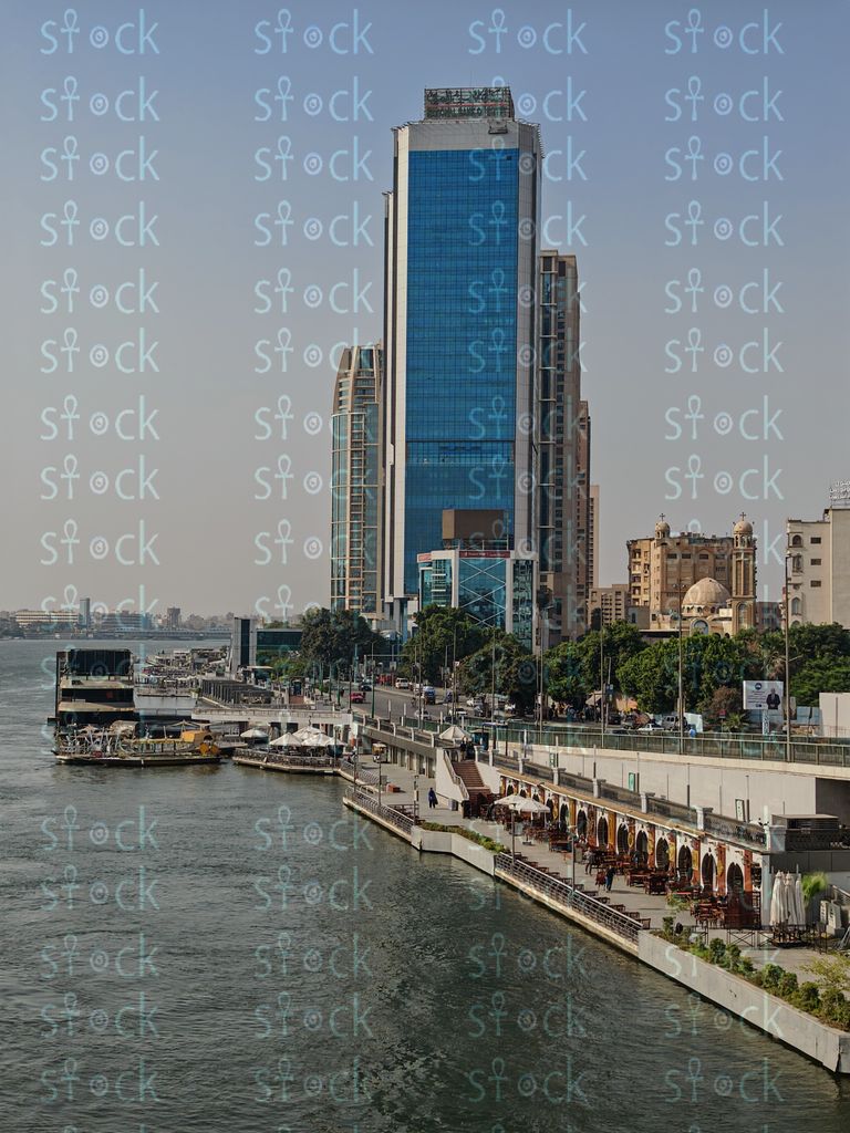 كافيهات الممشى اسفل برج البنك الاهلي