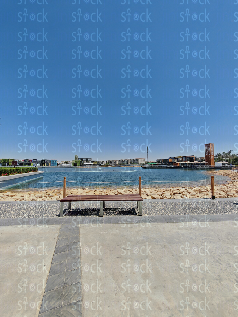  درجات ممشى تواجه البحيرة