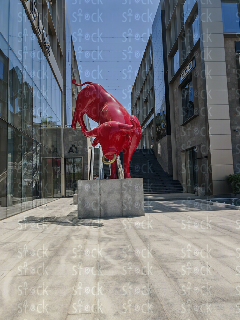 تمثال ثور احمر حلق مناخير دهب