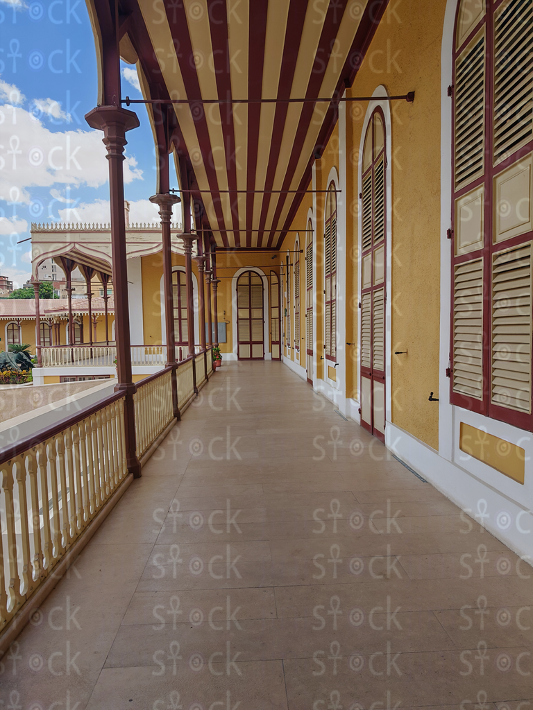 تناظر الممر المقوس – بيت ديليسبس