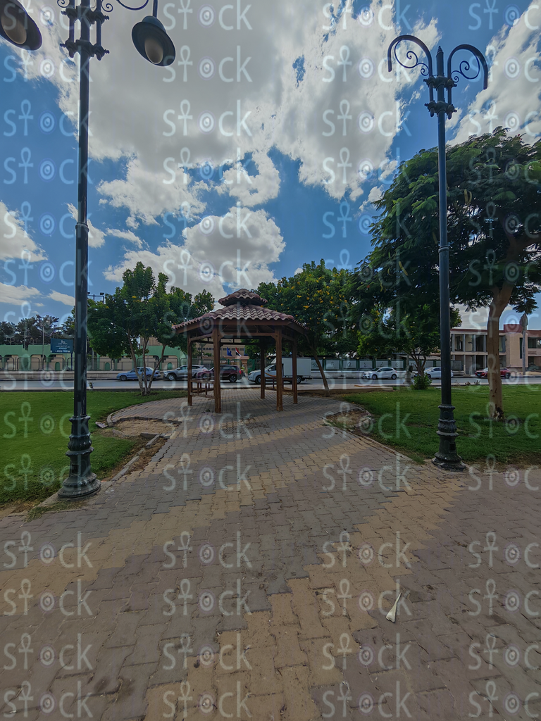  الممر الحجري بين الأشجار في كورنيش الإسماعيلية