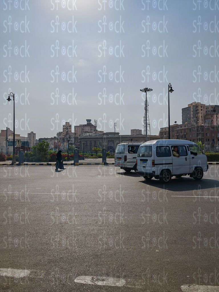النصب والمساحة المفتوحة في ميدان محطة الرمل