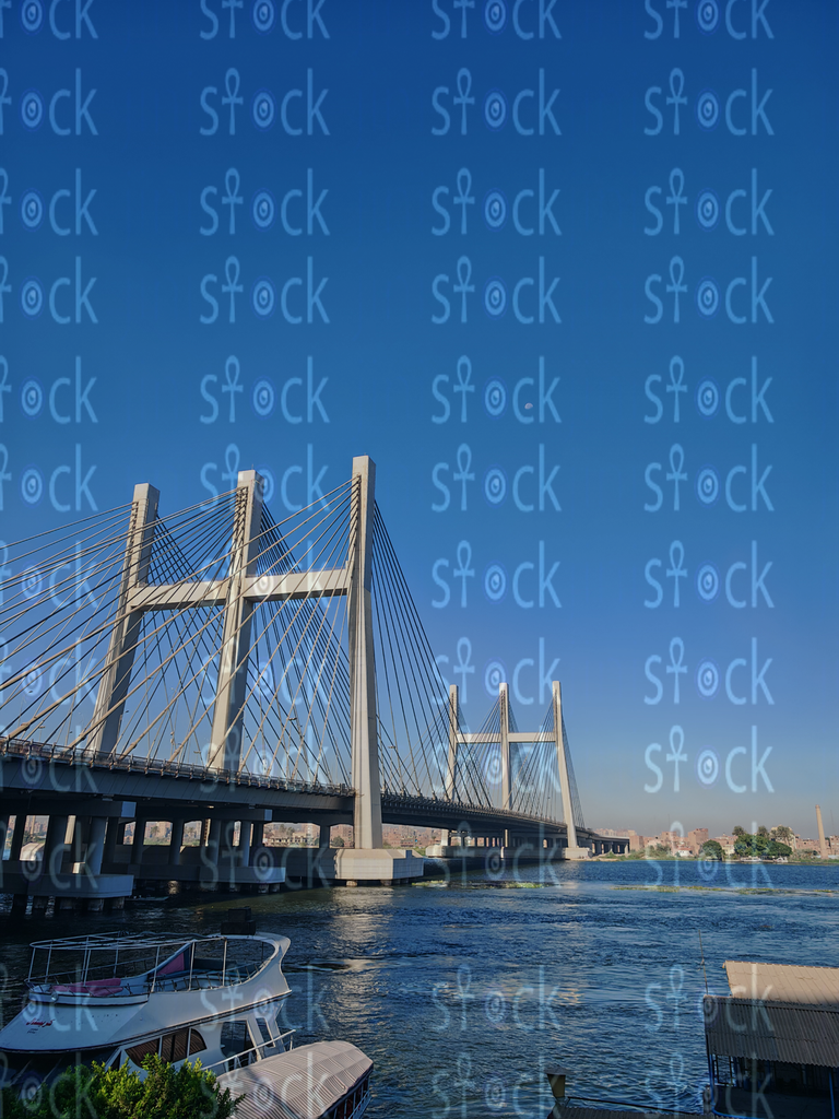 انعكاسات النيل أسفل كوبري تحيا مصر