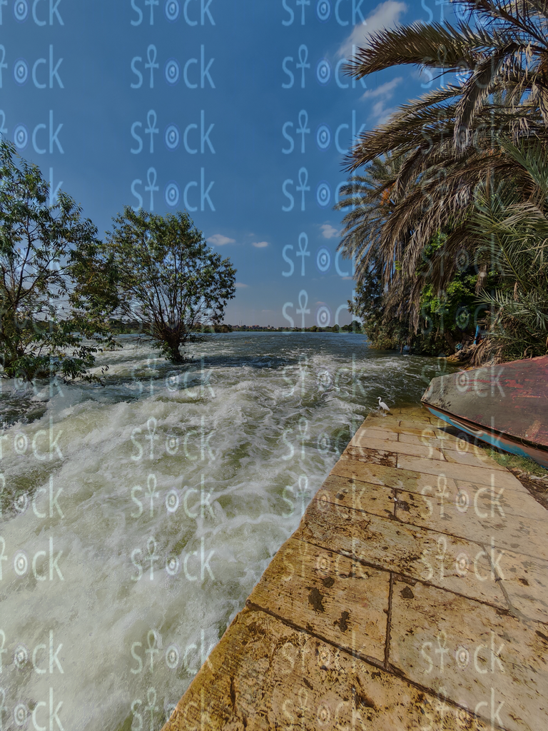 تدفق مياه النيل في فرع رشيد