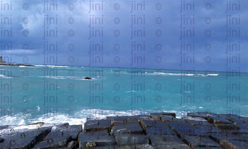 بحر الإسكندرية، الصخور الكبيرة والسماء الزرقاء - كورنيش الإسكندرية