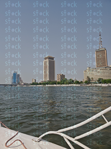 ضوء الشمس ينعكس على مياه النيل