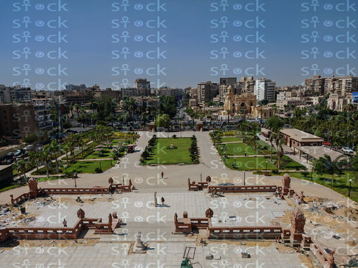 أرض القصر بالخضرة