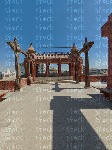  تماثيل منحوتة بارزه على العواميد