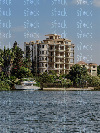  مبنى مطل على النيل