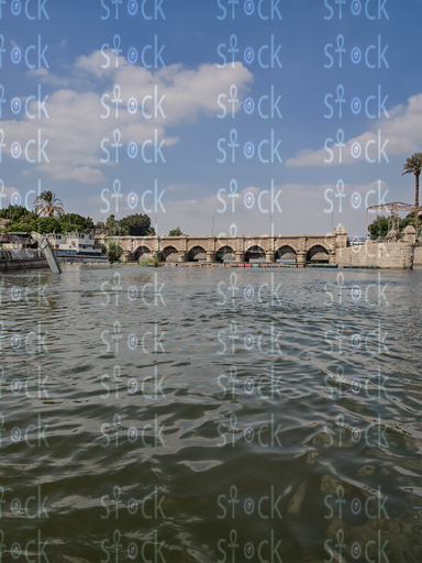 انقسام مياه النيل أسفل الأقواس